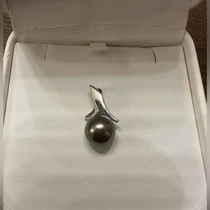 Tahitian Black Pearl Pendant